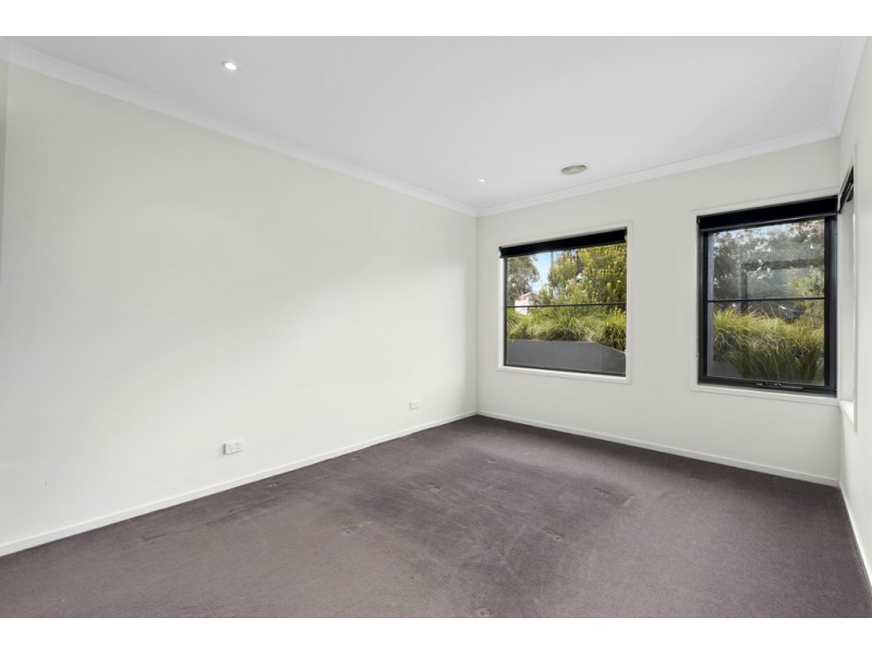 9 Poorinda Crescent, Kangaroo Flat VIC 3555
