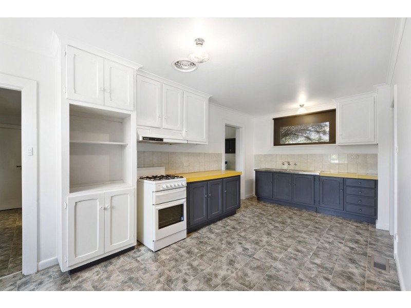 402 Eaglehawk Road, Eaglehawk VIC 3556