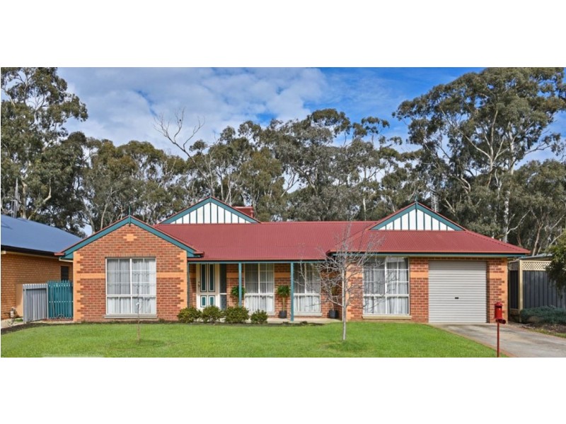 5 Peace St, Kangaroo Flat VIC 3555