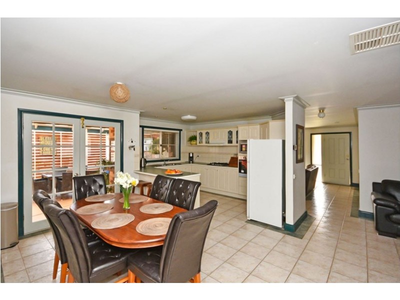 5 Peace St, Kangaroo Flat VIC 3555
