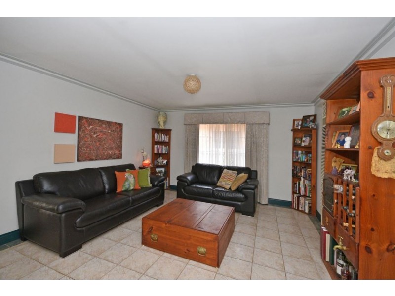 5 Peace St, Kangaroo Flat VIC 3555