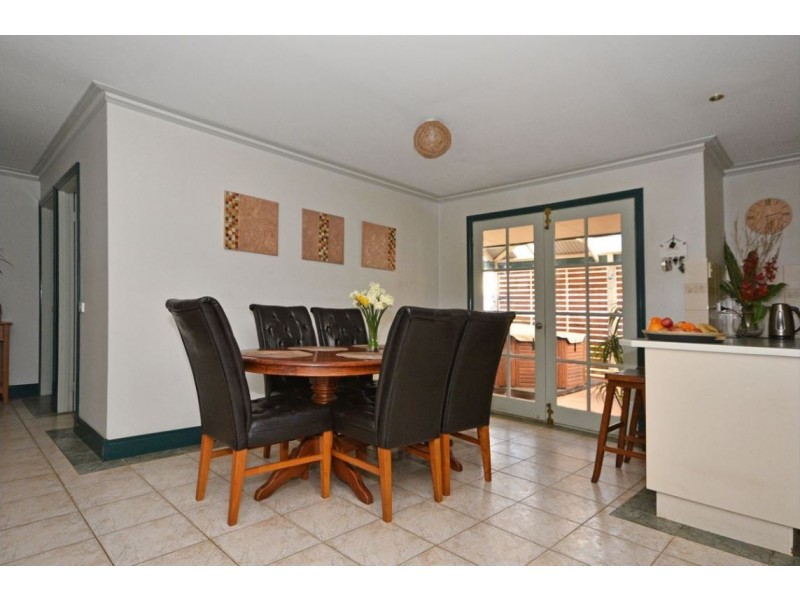 5 Peace St, Kangaroo Flat VIC 3555