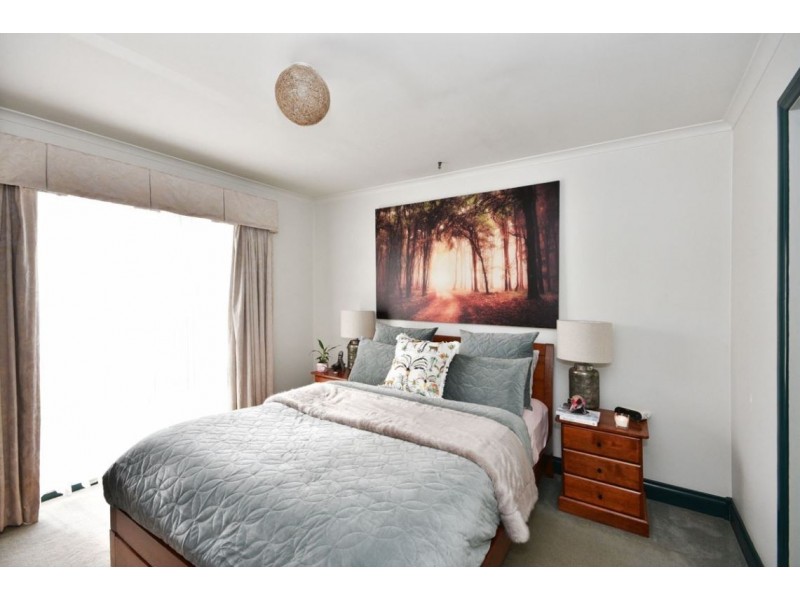 5 Peace St, Kangaroo Flat VIC 3555