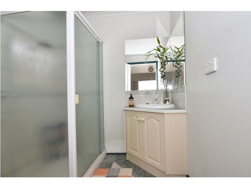 5 Peace St, Kangaroo Flat VIC 3555