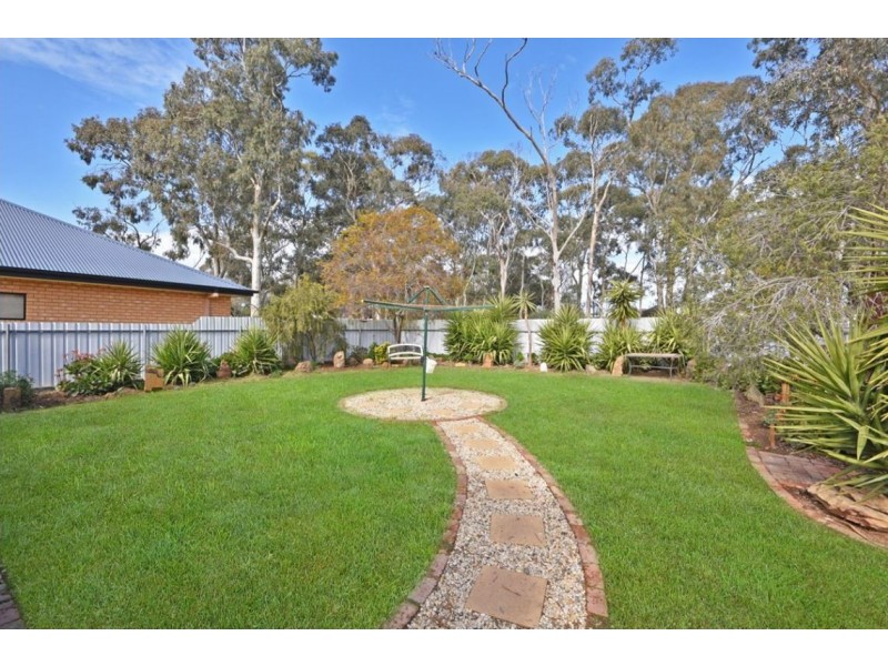 5 Peace St, Kangaroo Flat VIC 3555