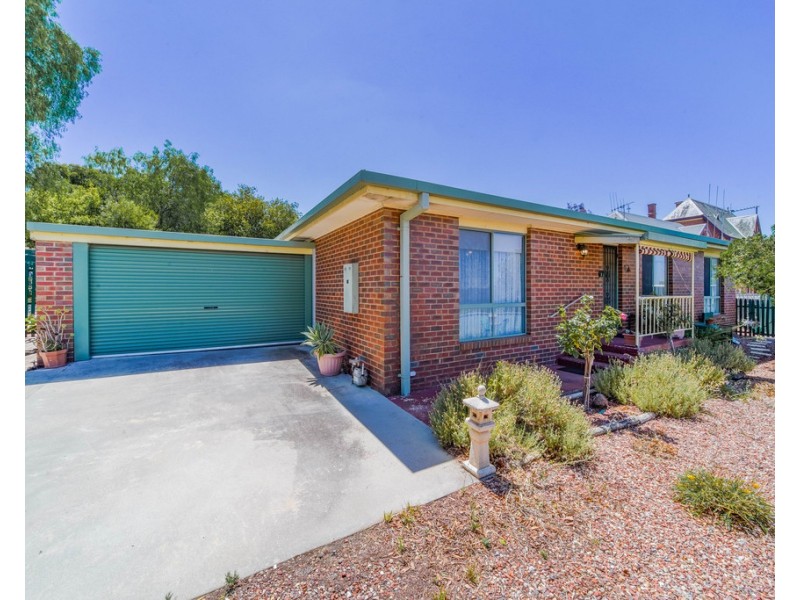 10 Dean Street, Long Gully VIC 3550