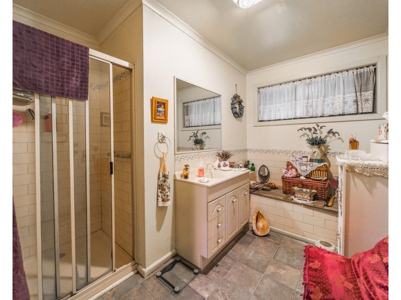 10 Dean Street, Long Gully VIC 3550