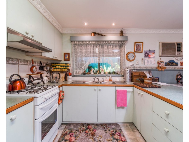 10 Dean Street, Long Gully VIC 3550