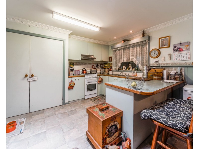 10 Dean Street, Long Gully VIC 3550