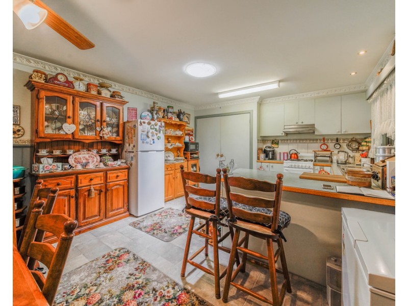 10 Dean Street, Long Gully VIC 3550