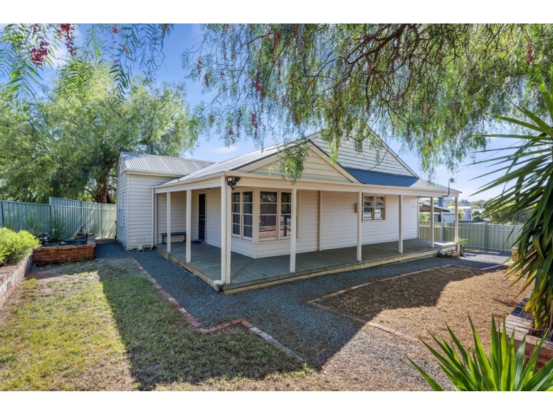 2 Knape Street, Long Gully VIC 3550