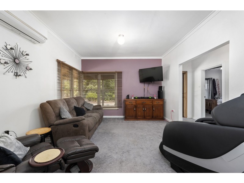 2 Knape Street, Long Gully VIC 3550