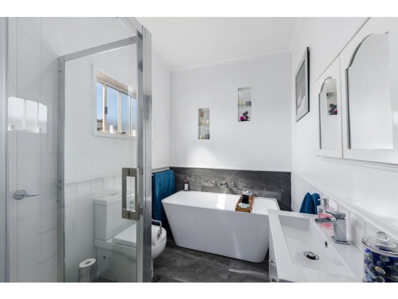 2 Knape Street, Long Gully VIC 3550