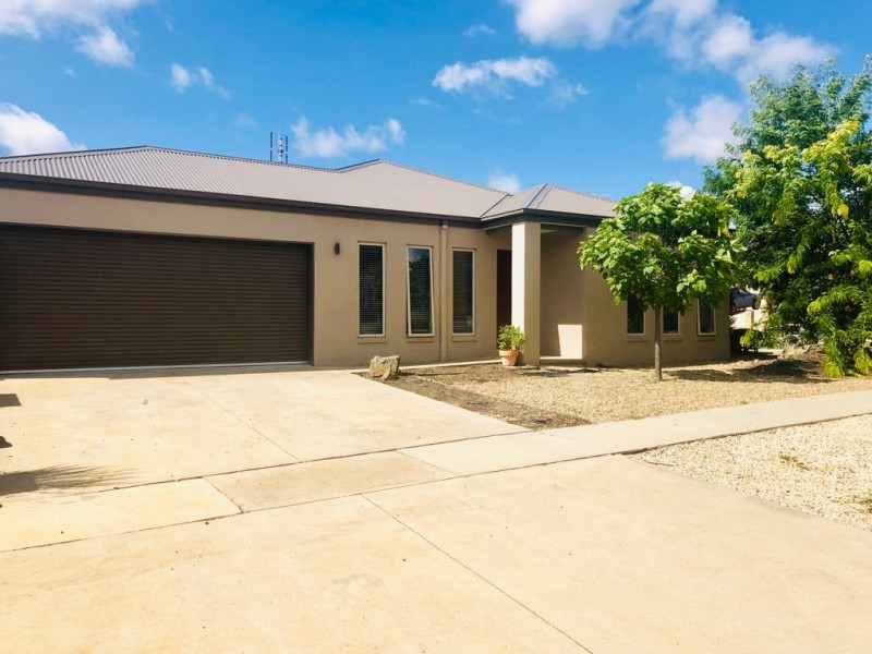 42 Lower Beckhams Rd, Maiden Gully VIC 3551