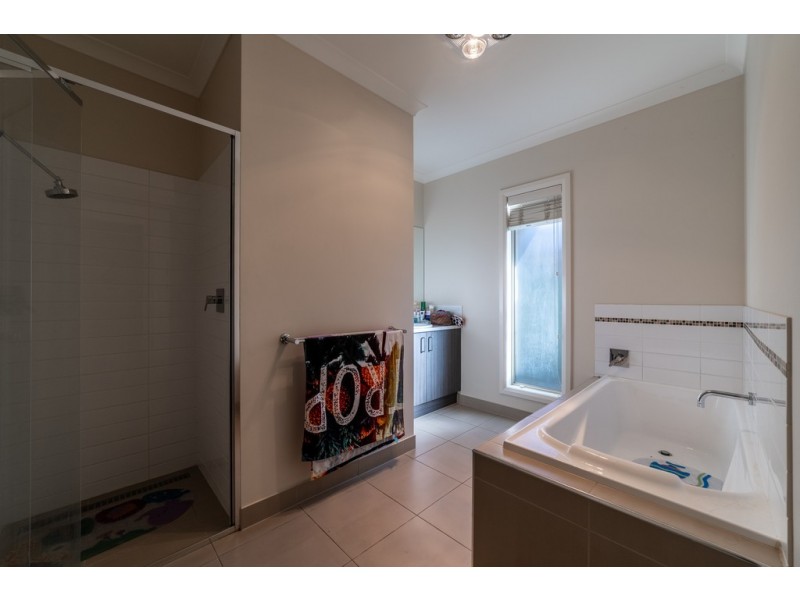 42 Lower Beckhams Rd, Maiden Gully VIC 3551