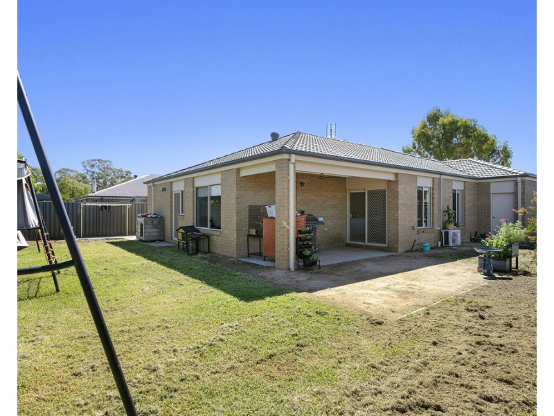 16 Grayton Street, Marong VIC 3515