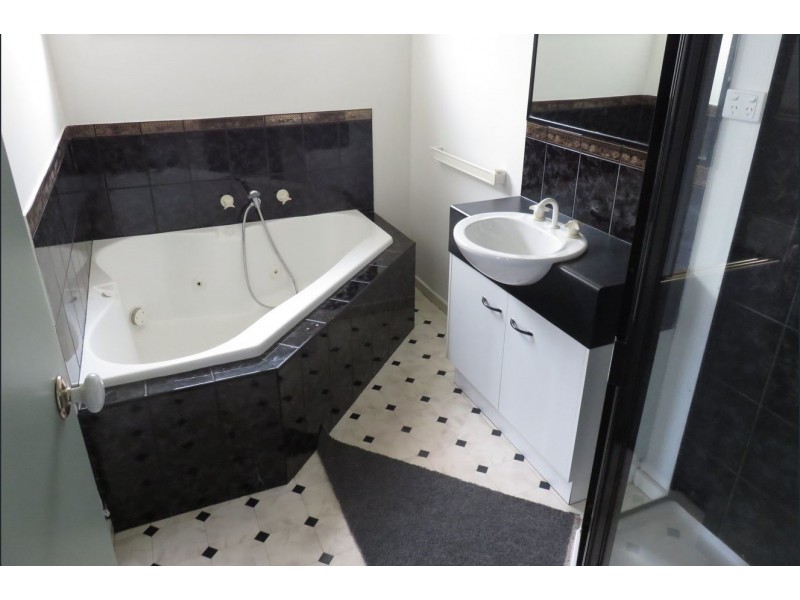 5 Liepoldt Rise, Golden Square VIC 3555