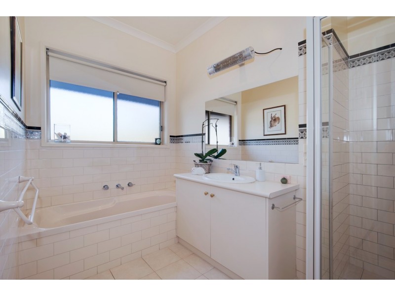 1/16 Wattle Drive, Heathcote VIC 3523