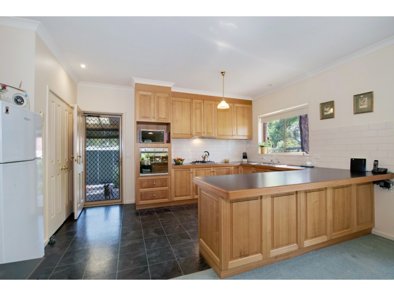 1/16 Wattle Drive, Heathcote VIC 3523