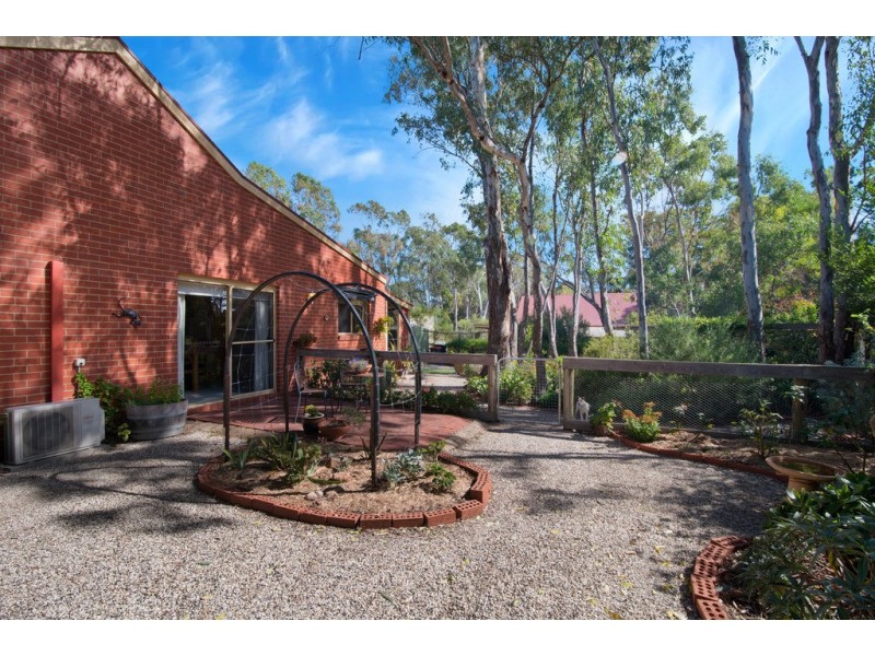 1/16 Wattle Drive, Heathcote VIC 3523