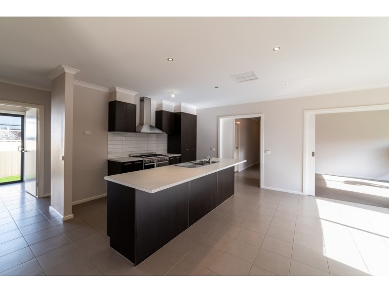 65 Bassett Drive, Strathfieldsaye VIC 3551