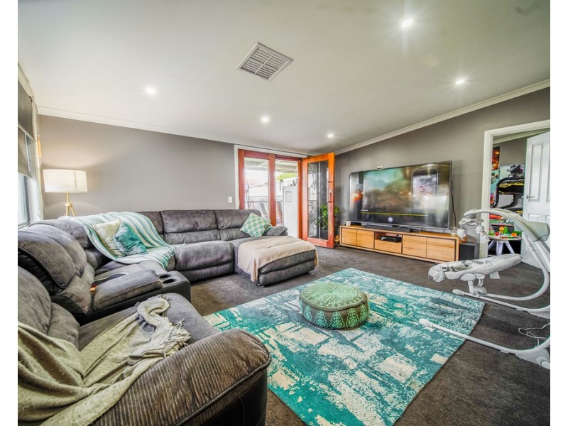 8 Koomba Street, White Hills VIC 3550