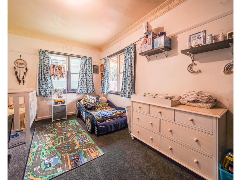 8 Koomba Street, White Hills VIC 3550