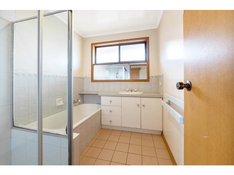 9 Mayfield Parade, Strathdale VIC 3550