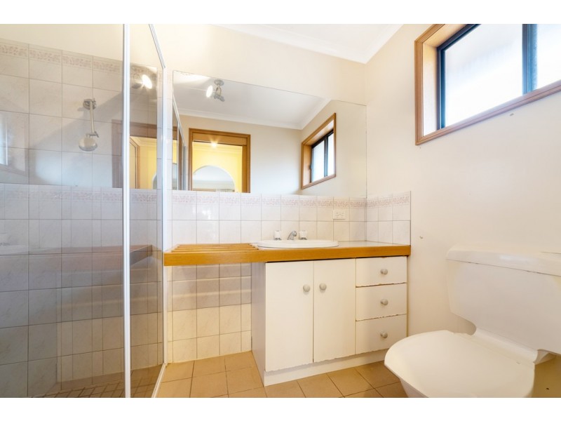 9 Mayfield Parade, Strathdale VIC 3550