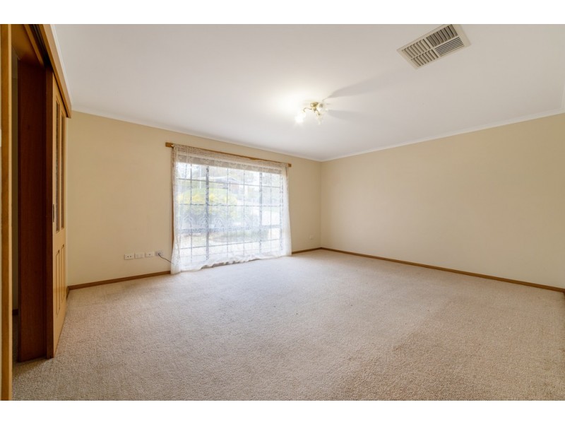 9 Mayfield Parade, Strathdale VIC 3550