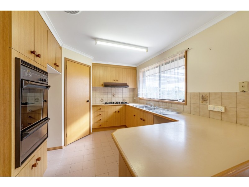 9 Mayfield Parade, Strathdale VIC 3550