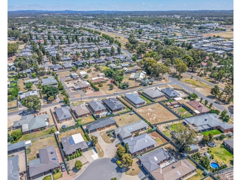 5 Deharl Court, Ascot VIC 3551