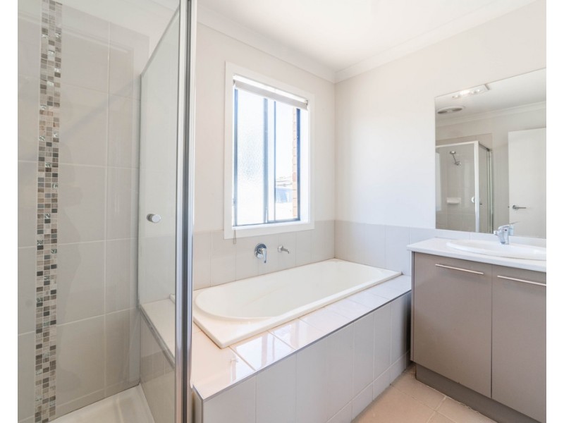 5 Deharl Court, Ascot VIC 3551