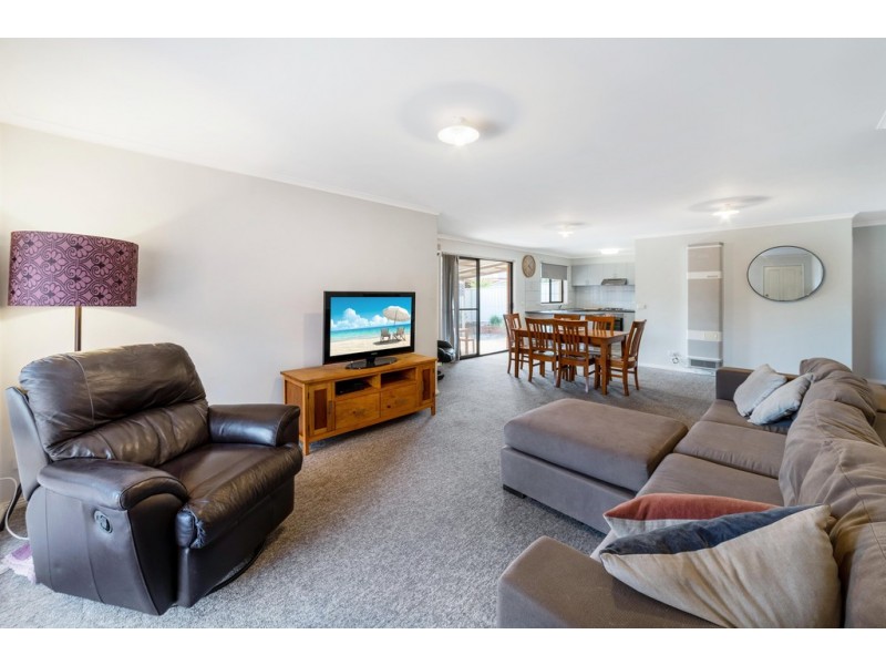 11 Goodenia Avenue, Kangaroo Flat VIC 3555