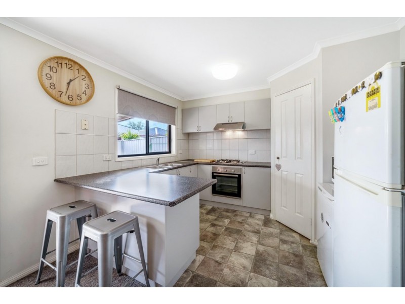 11 Goodenia Avenue, Kangaroo Flat VIC 3555