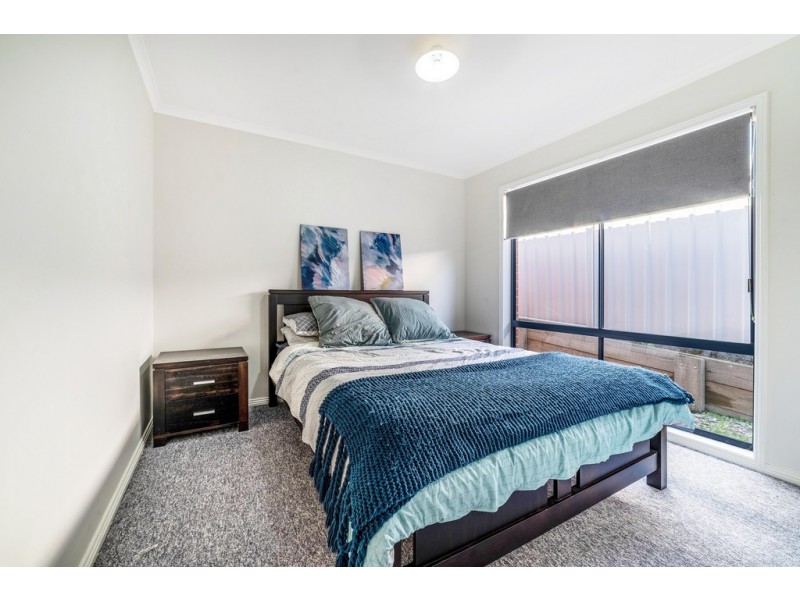 11 Goodenia Avenue, Kangaroo Flat VIC 3555