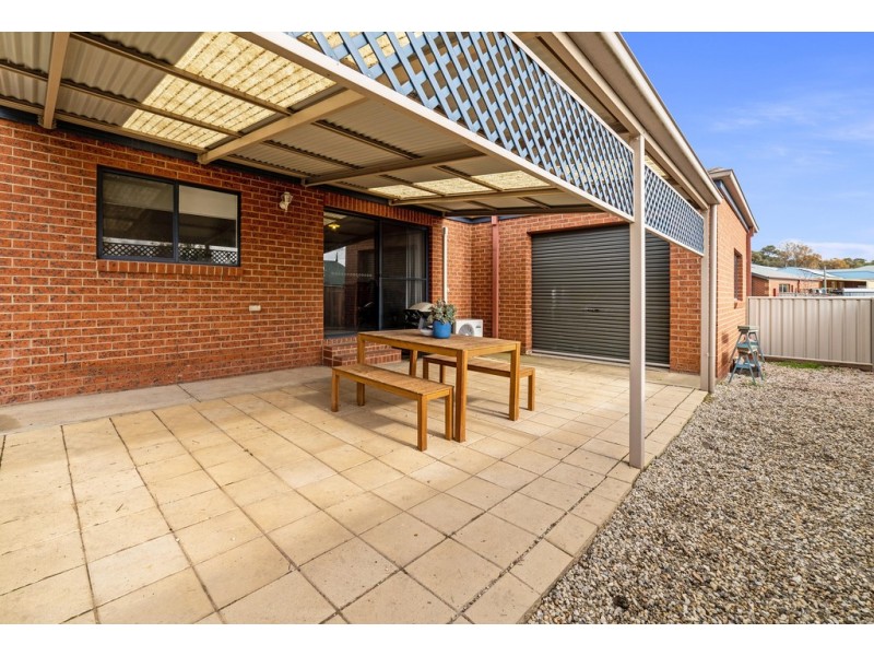 11 Goodenia Avenue, Kangaroo Flat VIC 3555