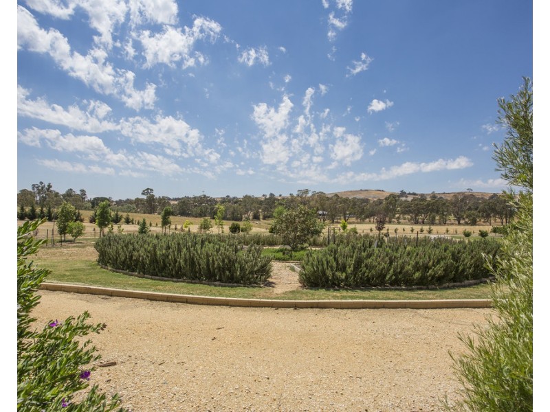 80 Sunrise Crescent, Lockwood South VIC 3551