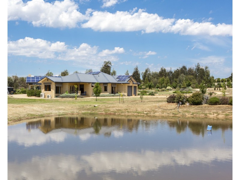 80 Sunrise Crescent, Lockwood South VIC 3551