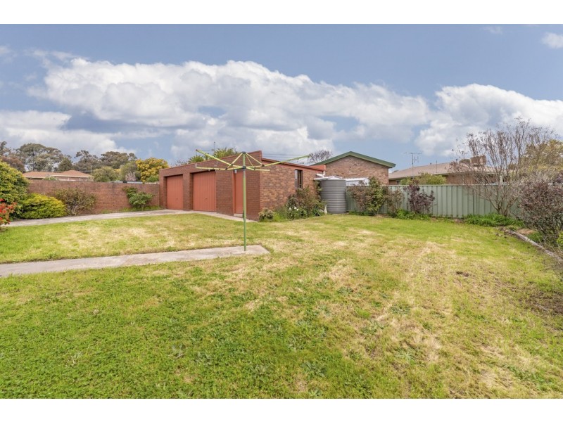16 Ridgeway Crescent, Kennington VIC 3550