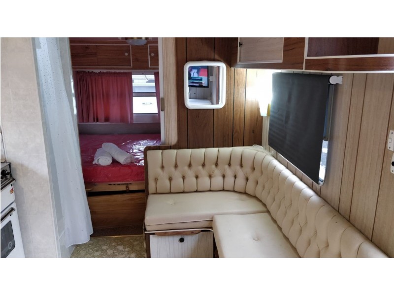 CARAVAN – 5C High Street, Eaglehawk VIC 3556