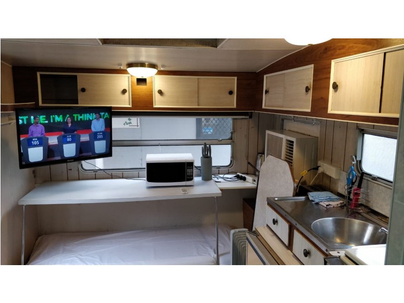 CARAVAN – 5C High Street, Eaglehawk VIC 3556