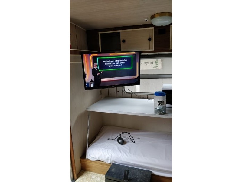 CARAVAN – 5C High Street, Eaglehawk VIC 3556