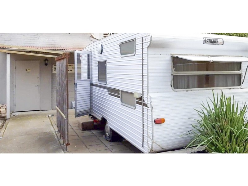 CARAVAN – 5C High Street, Eaglehawk VIC 3556