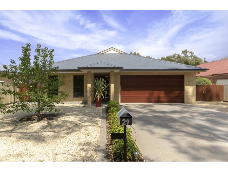 29 Scullys Lane, Heathcote VIC 3523
