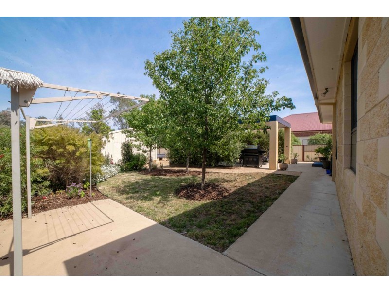 29 Scullys Lane, Heathcote VIC 3523