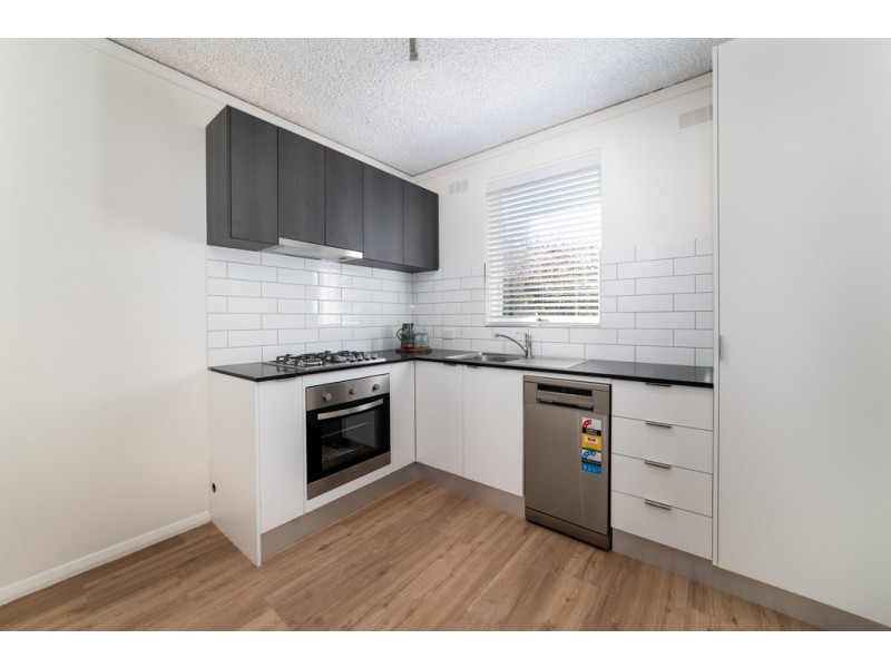 Unit 1 / 23 Hallam Street, Quarry Hill VIC 3550