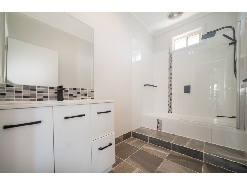 330 High Street, Kangaroo Flat VIC 3555