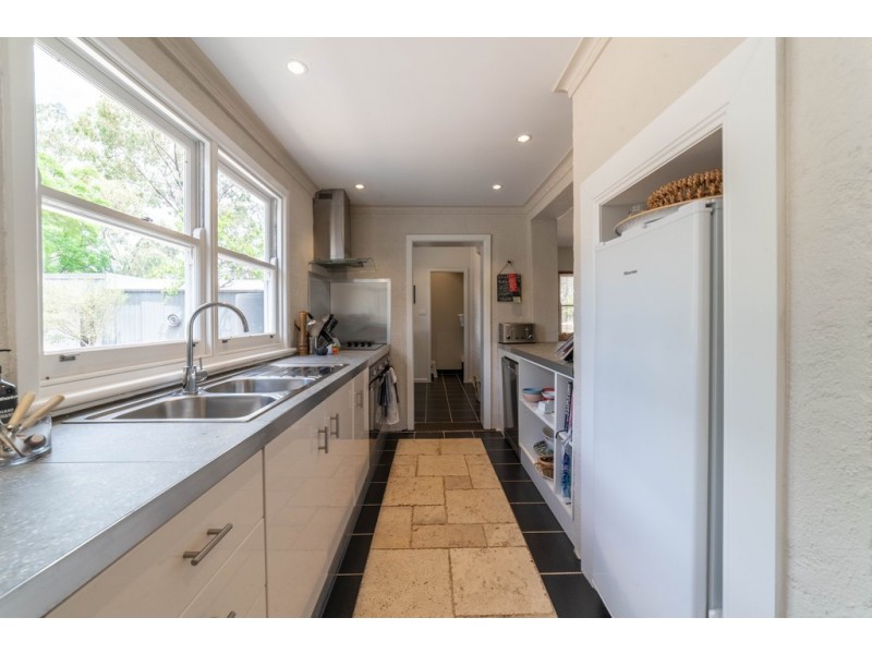 32 Five Gums Lane, Heathcote VIC 3523