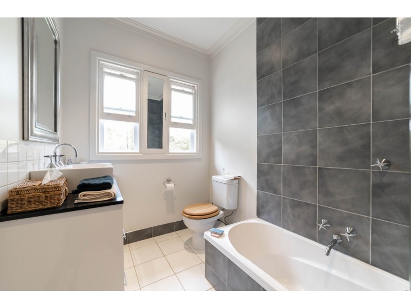 32 Five Gums Lane, Heathcote VIC 3523